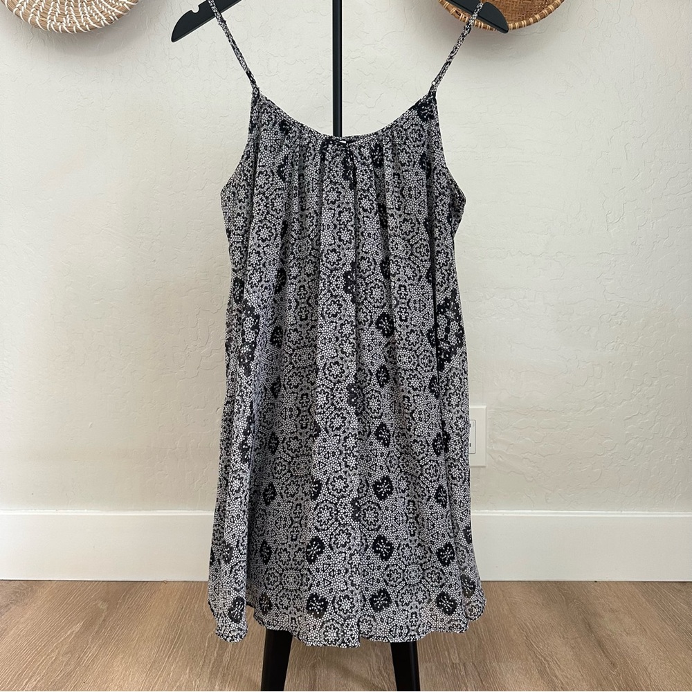 Xhilaration Black and White Flowy Mini Dress/ Sundress. Size Medium